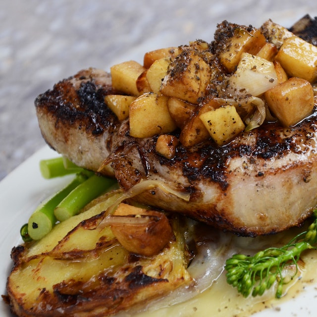 Grilled steak with vegetables